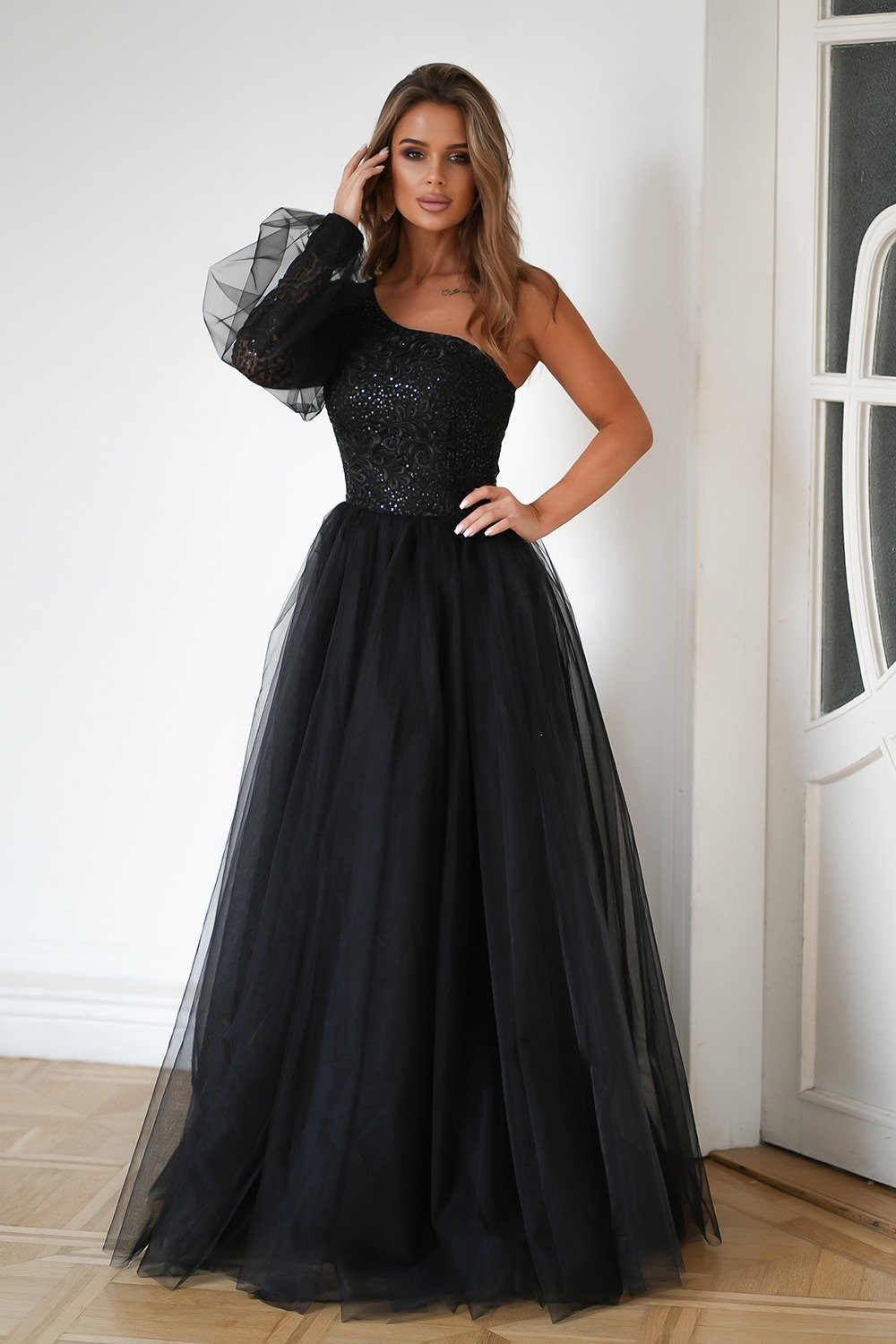 Rochie eleganta lunga neagra din tulle si dantela cu un umar gol si maneca lunga Azelle