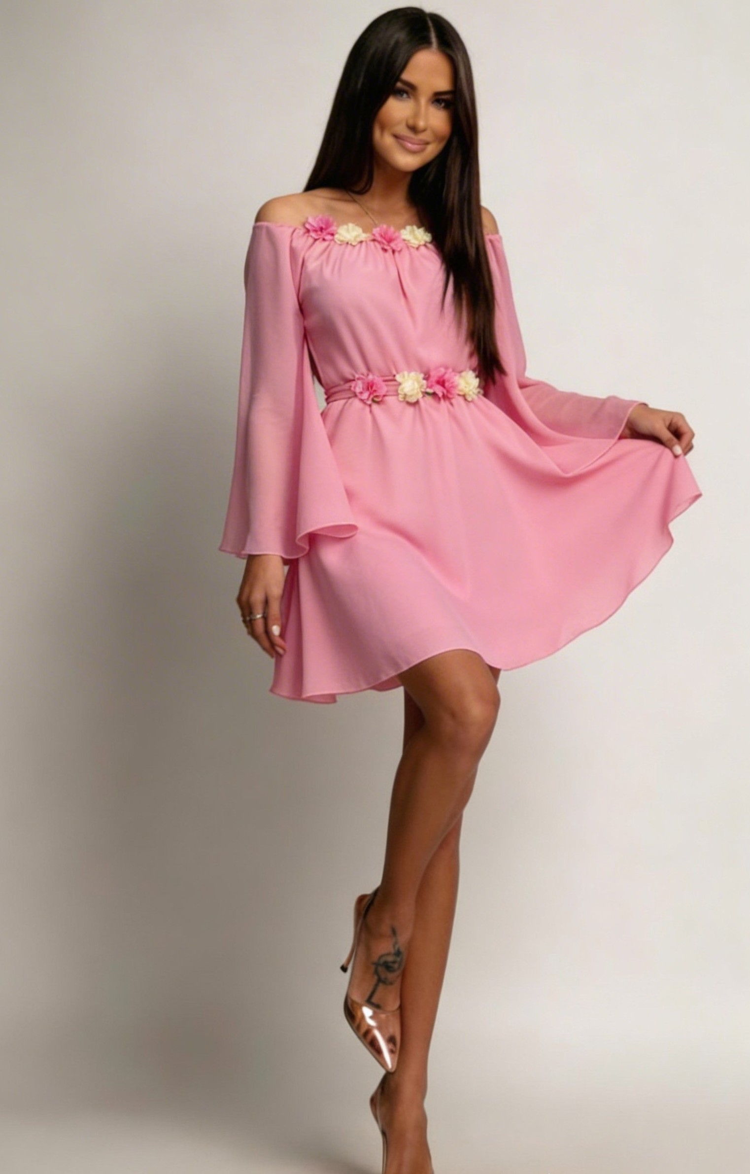 rochie roz scurta eleganta Rochie scurta roz din voal cu maneca lunga Raisa