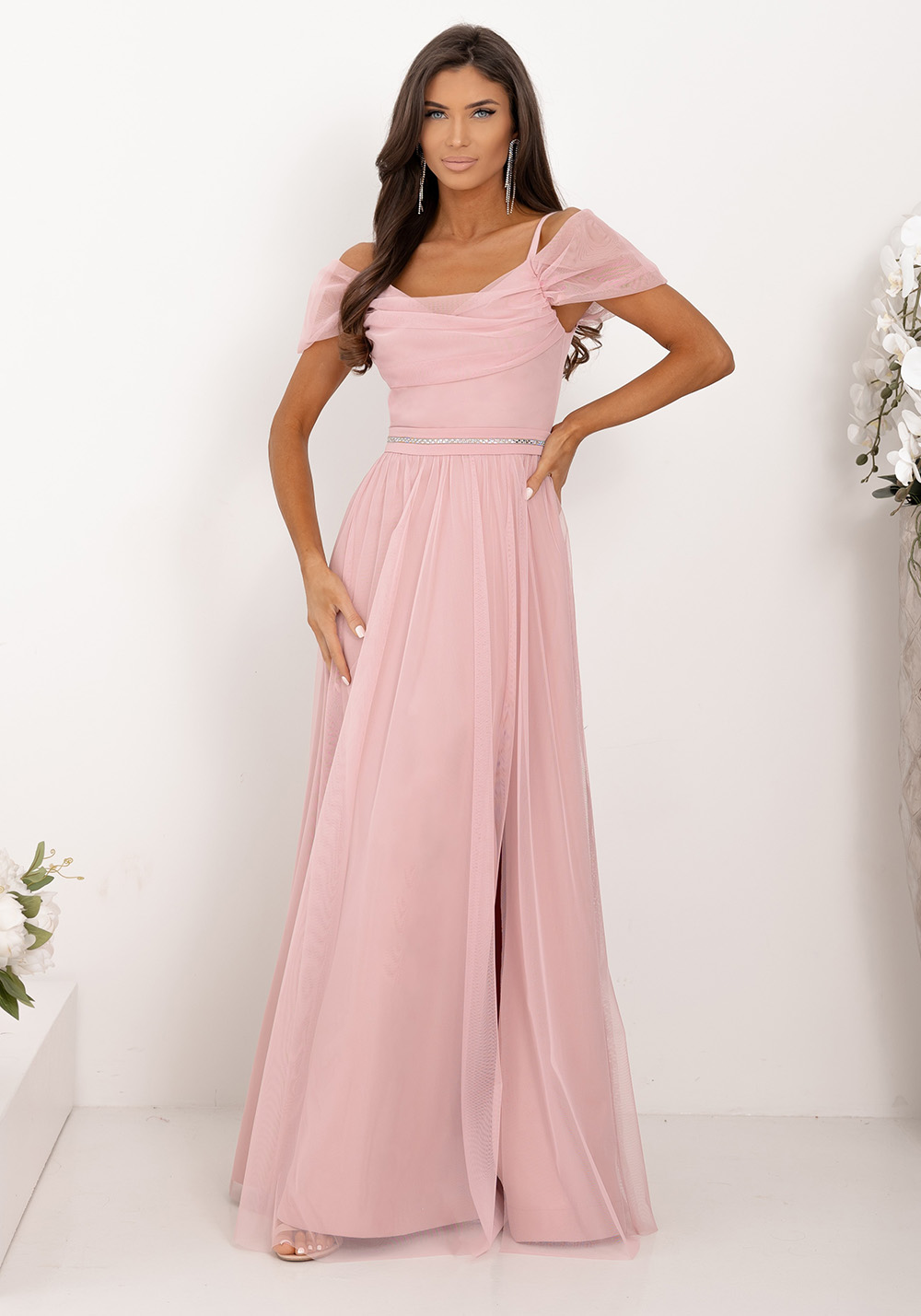 alina eremia si vunk   imbracati sau goi Rochie eleganta lunga tulle roz pudra cu umerii goi vaporoasa KiaraW