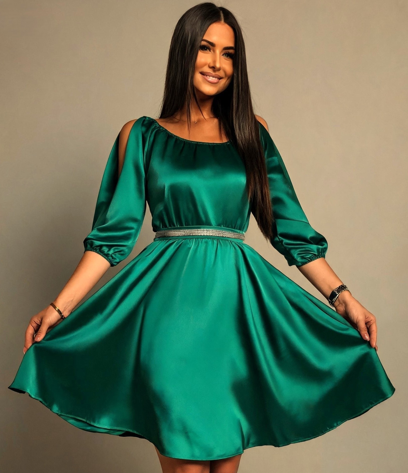 rochie roz scurta eleganta Rochie scurta din satin verde babydoll cu umerii goi Calirroe